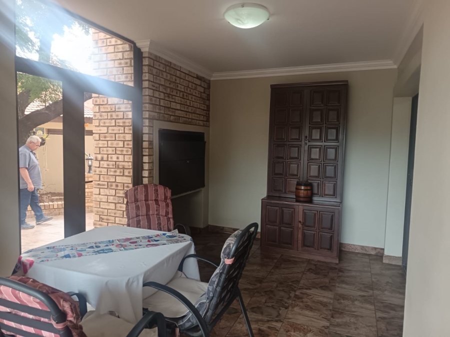 4 Bedroom Property for Sale in Rhodesdene Northern Cape